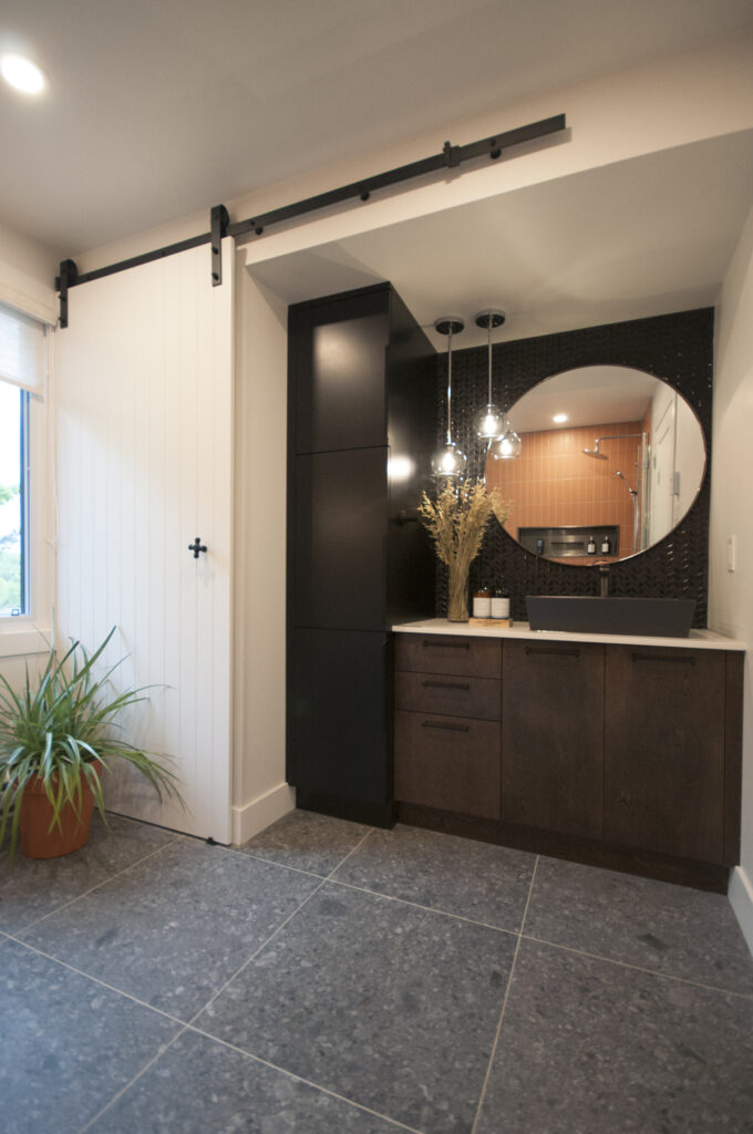 Bathroom vanity basin and ceramic gray coulis