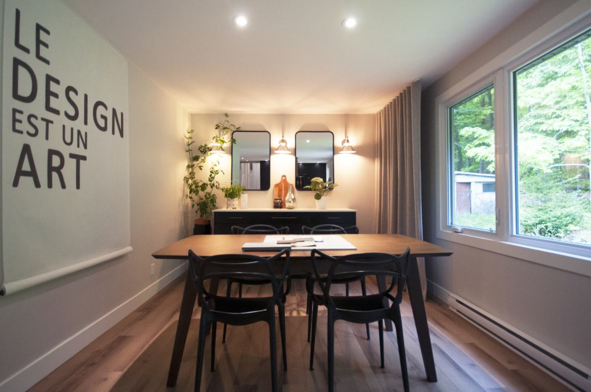 salle à manger avec table en bois